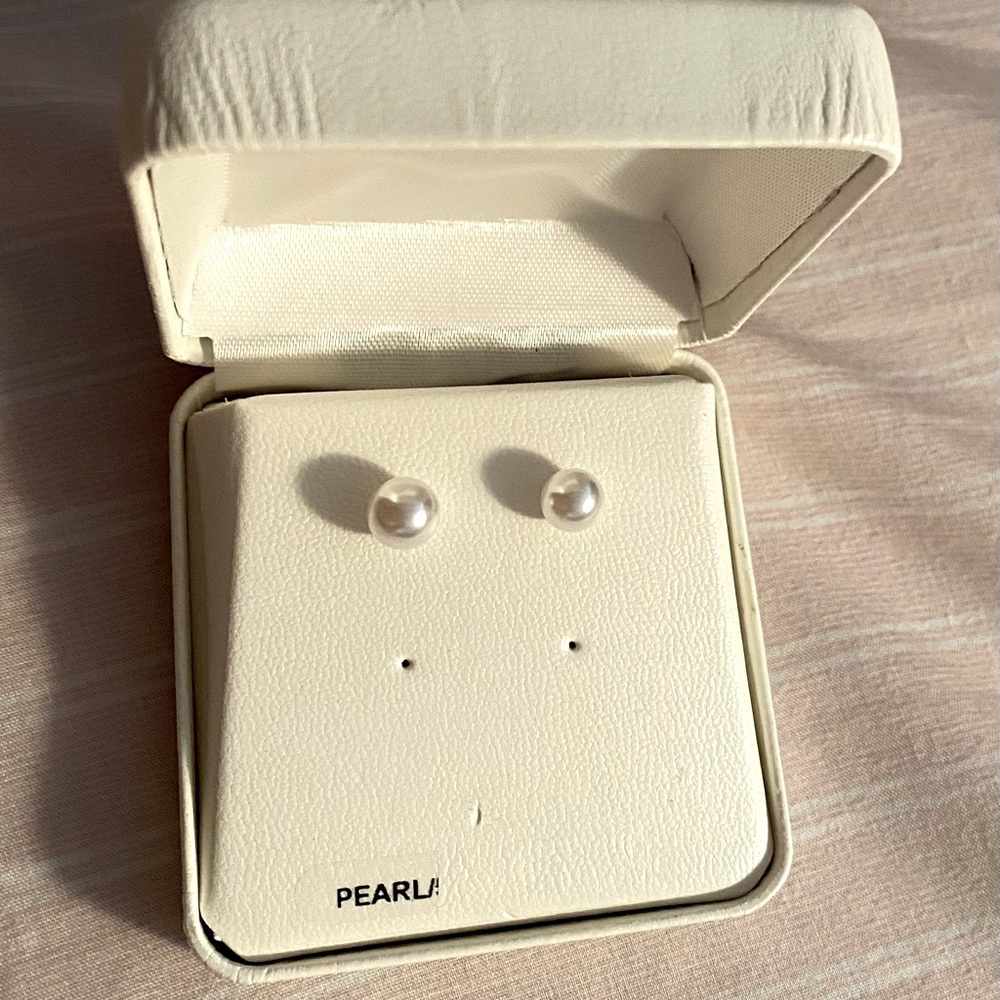 Pearl White Pearl Stud Earrings